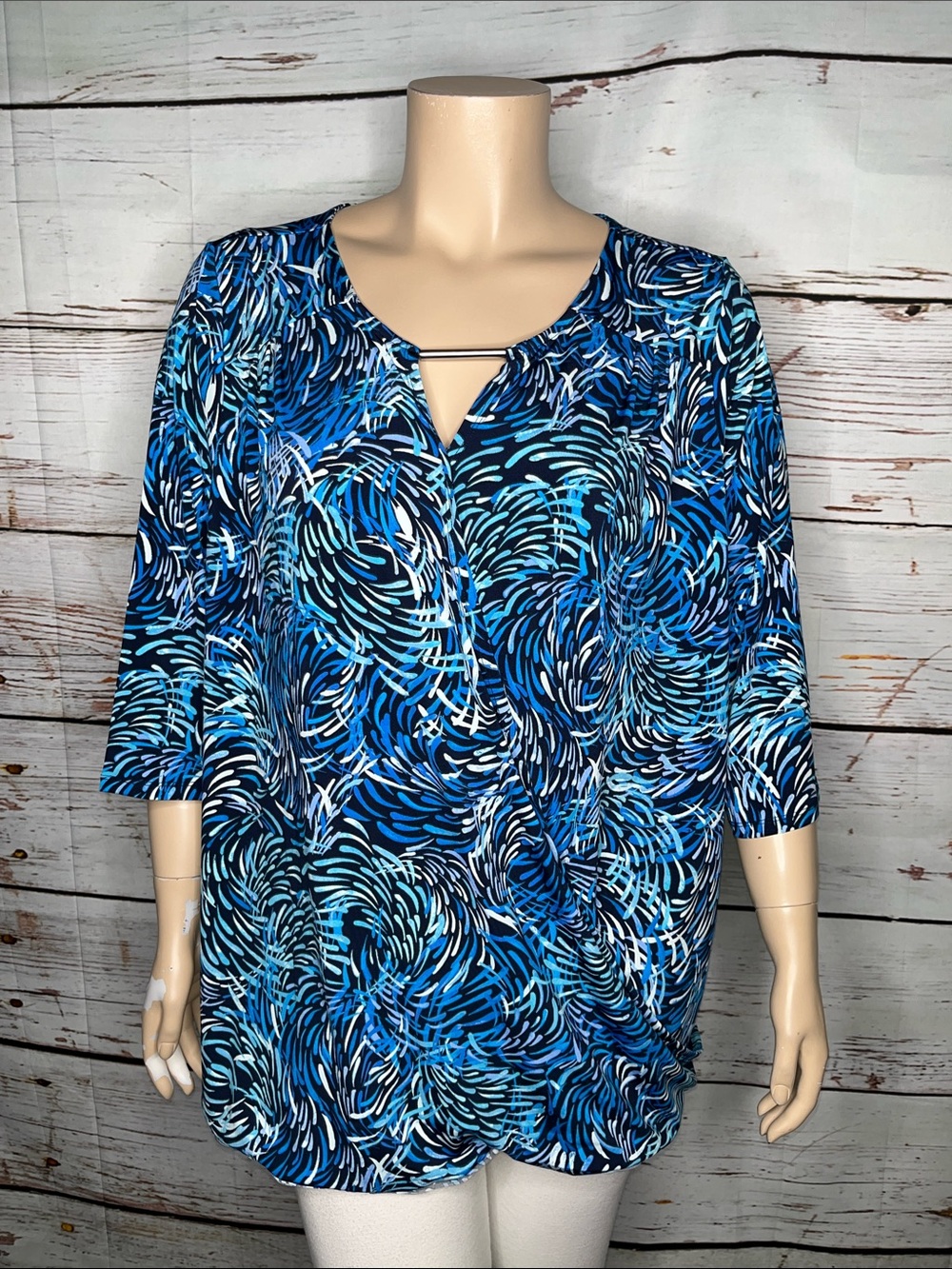 Catherines Size 3X Blues & White Patterned Surplice Keyhole Blouse Top